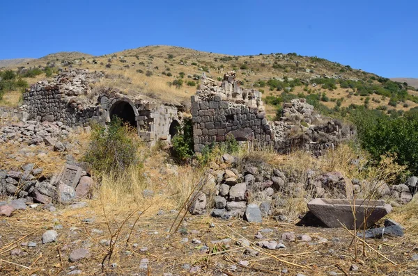 Armenia, klasztor Tsahats-kar, ruiny w wieku 5-7 — Zdjęcie stockowe