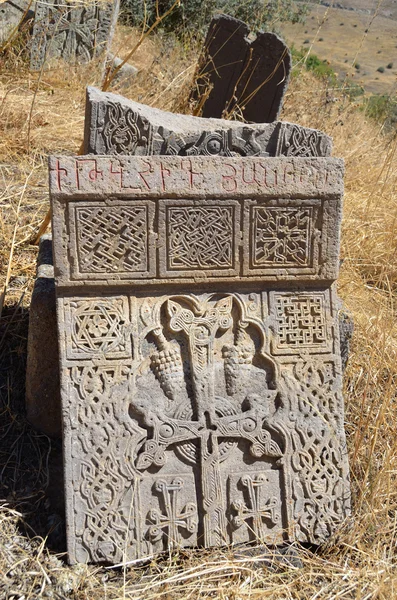 Arménie, starověké khachkars?? Klášter Tsahats-kar — Stock fotografie