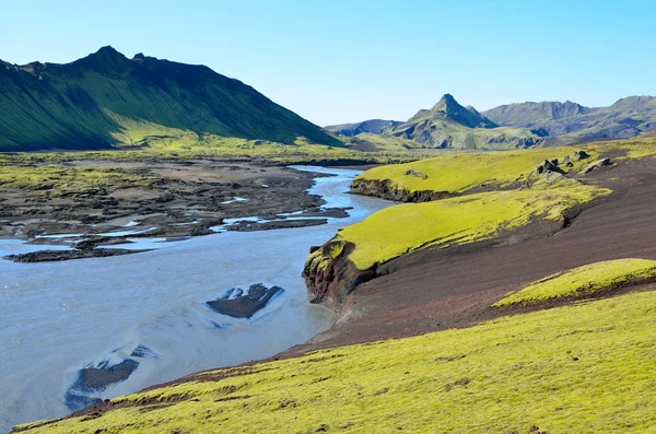 Island, berg och rivwes — Stockfoto