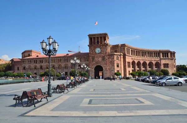 Erevan, Armenia, September,06,2014, Armenia scene: People walking near The Government building on Republic square — Stock Photo, Image