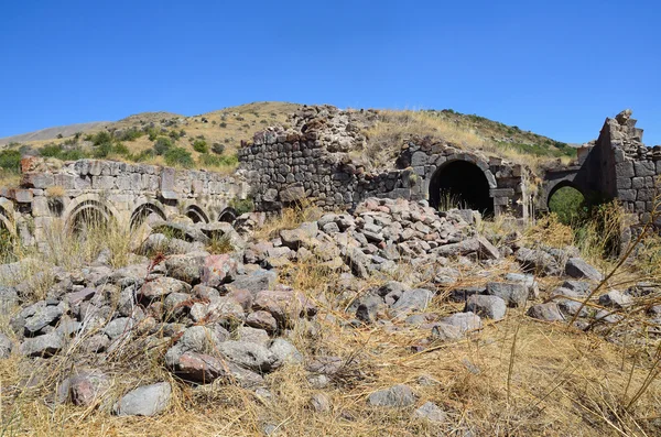 Armenia, klasztor Tsahats-kar, ruiny w wieku 5-7 — Zdjęcie stockowe