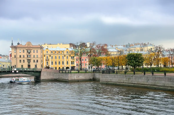 Sint-Petersburg, kanaal van Gribojedov in de herfst — Stockfoto