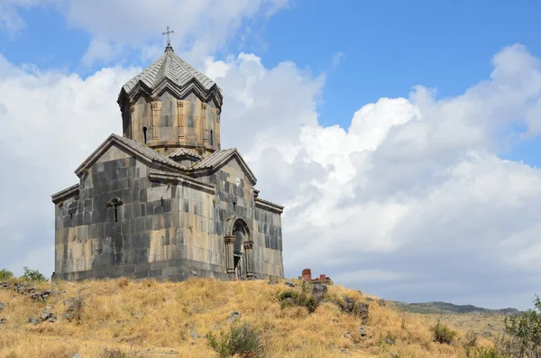 Armenia, XI wieczny kościół w pobliżu twierdzy Amberd — Zdjęcie stockowe