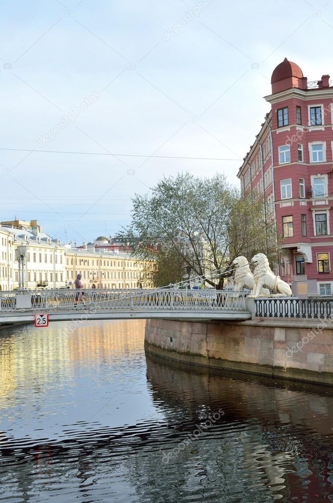 St. Petersburg,  channel of Griboedov in autumn, Lion bridge