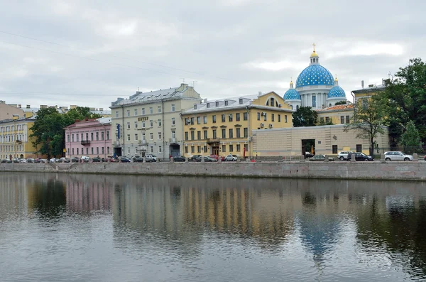 St. Petersburg, Russia, September, 02, 2014,   embankment of Fontanka river in cloudy weather — Stock Photo, Image