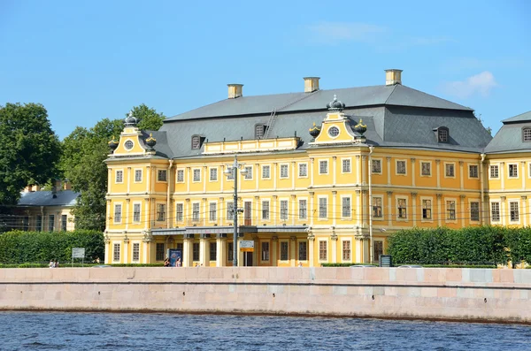 ST.RETERSBURG, RUSSIA, JULY, 20, 2014. Russian scene: The Palace of Prince Alexander Menshikov, St. Petersburg — 스톡 사진