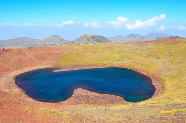 Armenia, glacial lake in the crater of a volcano, view from the mountain Ajdahak — 图库照片