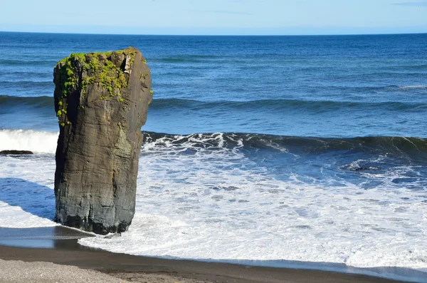 Islanda, la scogliera sull'Oceano Atlantico — Foto Stock