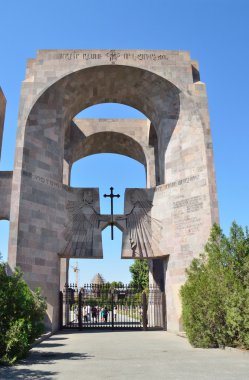 Etchmiadzin, Ermenistan, 16 Eylül 2014. Ermeni sahne: insanlar geçidin yakınlarında ikamet Etchmiadzin Catholicos, yürüme
