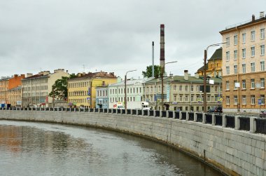 St Petersburg, Rusya, 02 Eylül 2014, kimse, bulutlu havalarda Fontanka Nehri'nin dolgu