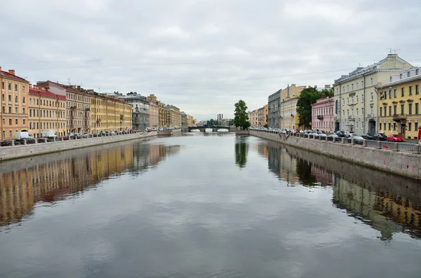 St. Petersborg, hus på dæmningen af floden Fontanka - Stock-foto