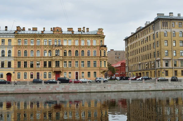 Saint-Pétersbourg, maison sur le remblai de la rivière Fontanka — Photo