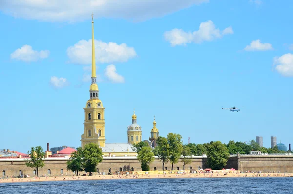 St. Petersburg, Rosja, 20 lipca 2014 r. Peter i Paul twierdzy w lecie — Zdjęcie stockowe