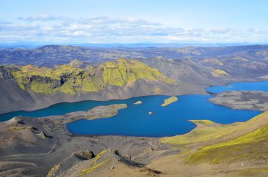 İzlanda'daki dağ gölleri