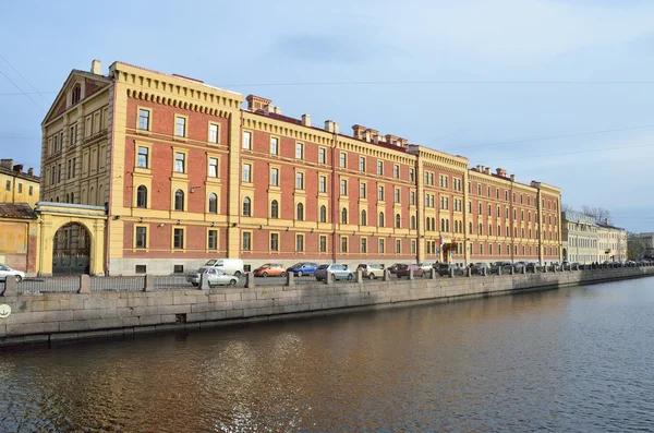 San Petersburgo, Rusia, 25 de octubre de 2014, Nadie, los cuarteles de la tripulación de la Guardia Naval en el terraplén del canal Griboyedov en San Petersburgo — Foto de Stock