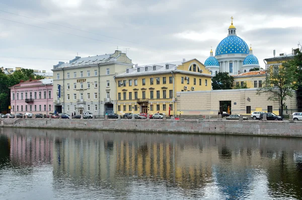 St. Petersburg, Russia, September, 02, 2014,   embankment of Fontanka river in cloudy weather — Stock Photo, Image