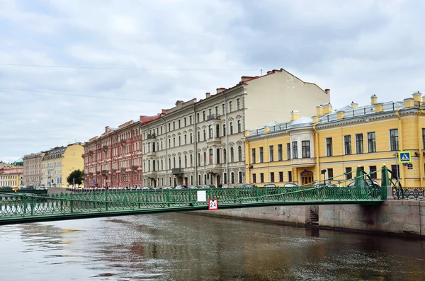 Puente Pochtamtsky en el distrito de Almirantazgo de San Petersburgo — Foto de Stock