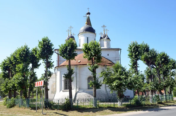 De kerk van de Drievuldigheid wit in Tver, 16e eeuw — Stockfoto