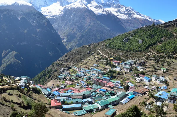 Nepal, pueblo Namche Bazar en el Himalaya —  Fotos de Stock