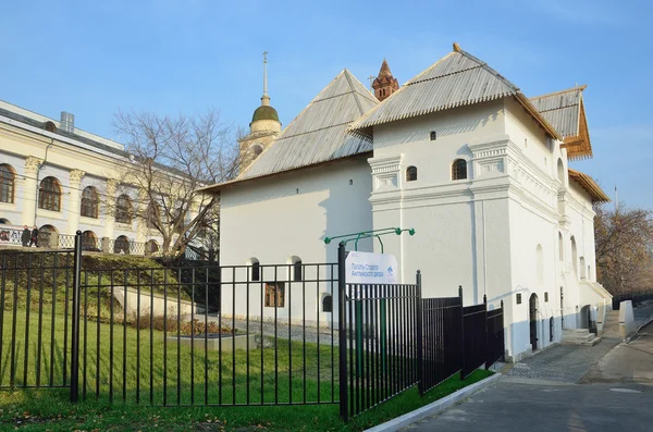 Moskva, den gamla engelska domstolen på gatan Varvarka — Stockfoto