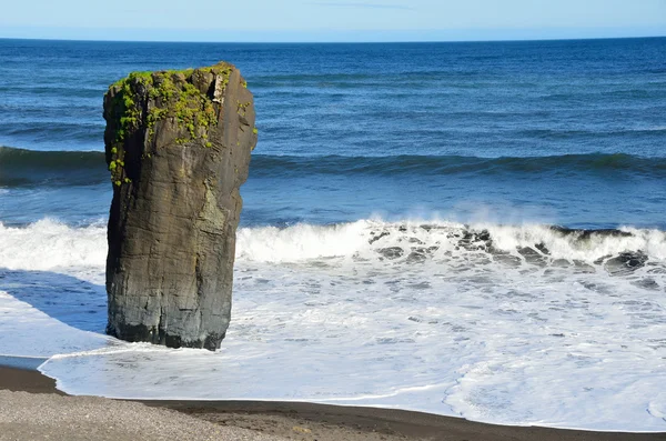 Iceland, the cliff on the Atlantic ocean — Stock Photo, Image
