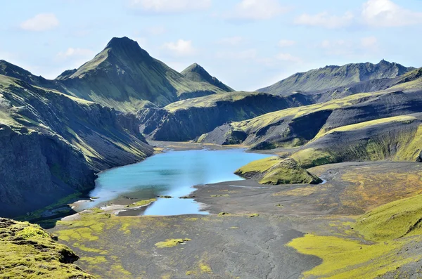 Islandia, górskie jezioro — Zdjęcie stockowe