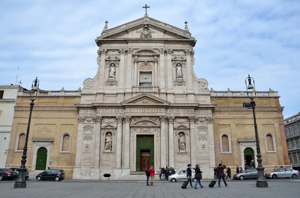 Rome, Italy, March, 17, 2013, People walking near the Church of St. Susanna in Rome — Stockfoto