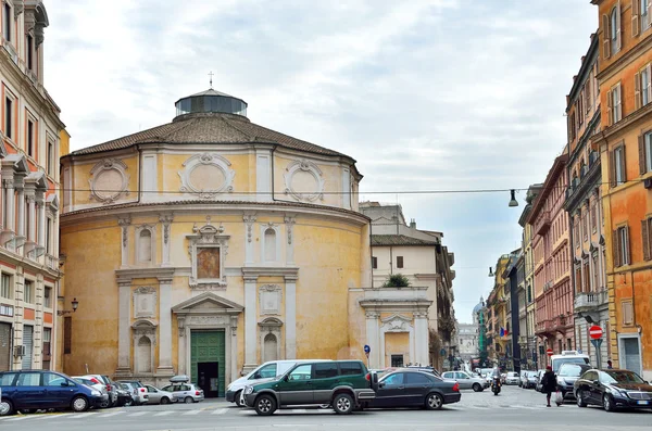 Rome, Italy, March, 17, 2013, People and cars near the Monastic Church of San Bernardo alle Terme — Zdjęcie stockowe