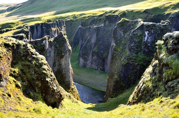 Cañón de la Fatallidad (Fjadrargljufur) - el Gran Cañón de Islandia —  Fotos de Stock