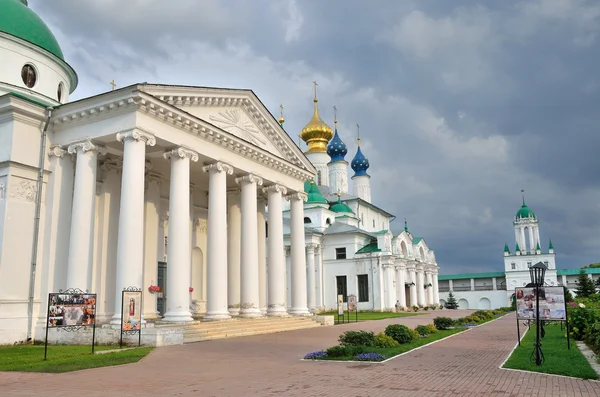 Rostov, Russia, August, 05, 2012, Russian scene: Nobody, ancient Spaso-Yakovlevsky monastery in Rostov. Golden ring of Russia — Zdjęcie stockowe