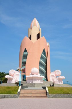 Nha Trang dolgu üzerinde bir Lotus şeklinde binada. Vietnam