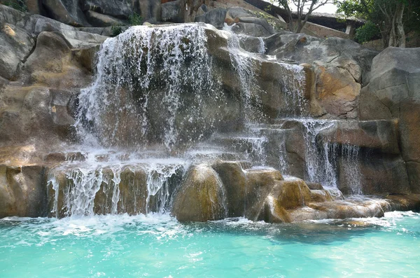 Nha Trang, Vietnam,  January, 19, 2015 Spa resort - mud mineral springs I-resort, a swimming pool with mineral water — Stock Photo, Image