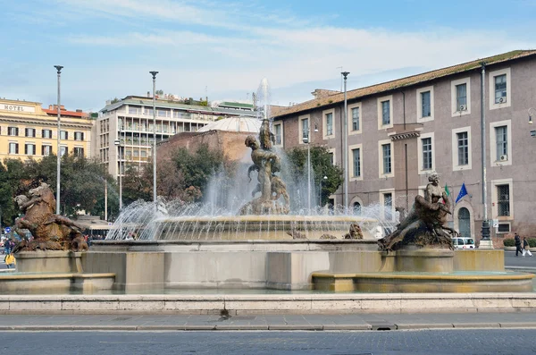 Roma, Italia, 17 de marzo de 2013, Nadie, fragmento de fuente de las Naiadas en la plaza de la República en Roma —  Fotos de Stock