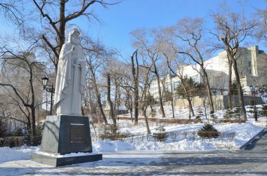 Vladivostok, Rusya, 06 Ocak 2015. Kimse, Saint Ilya Муромец, Rusya Federasyonu sınırları ilk savunucusu heykeli