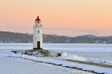 Vladivostok. Deniz feneri Egersheld (1876) Yarımadası'nın uç yaprak - Tokarevskaya kedi üzerinde