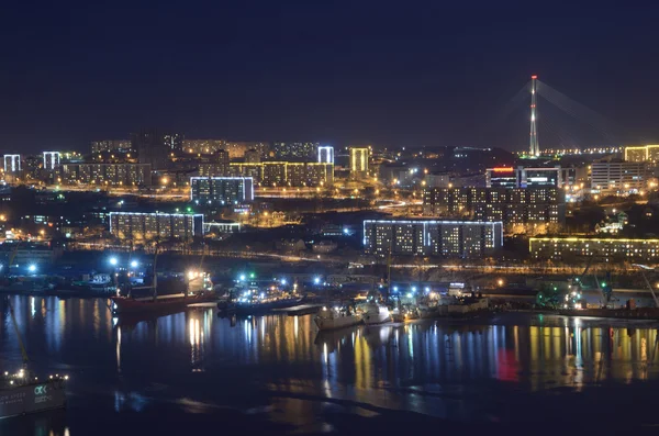 Vladivostok, Rusia, 03 de enero de 2015. Nadie, Vladivostok por la noche — Foto de Stock