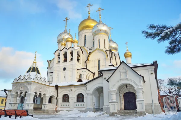 Kutsal bakire Meryem Zachatievsky manastırda Moskova'da Nativity Katedrali — Stok fotoğraf