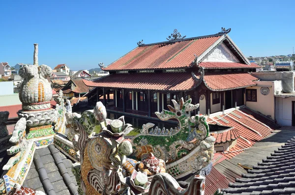 Pagoda Lin Fook (Linh Phuoc) in Dalat in sunny day, Vietnam — 图库照片