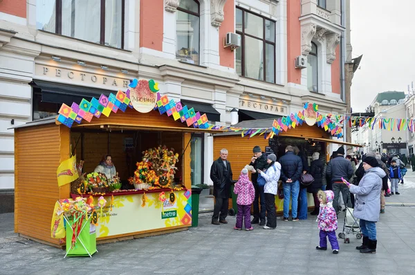 Moscow Russia February 2015 People Buy Pancakes Holiday Maslenitsa Kuznetsk — Stock Photo, Image
