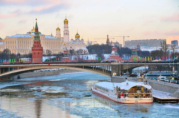 Moskova, kremlin bulutlu havalarda kışın — Stok fotoğraf