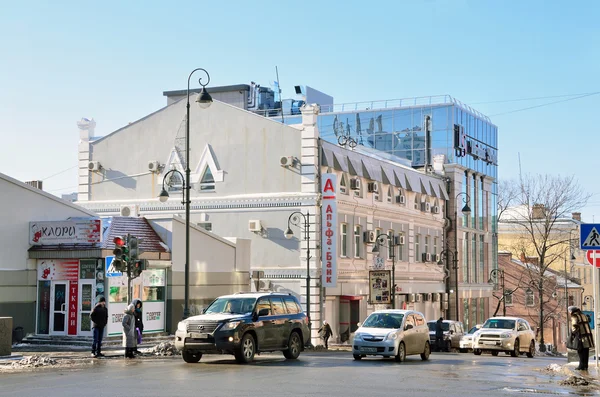 Wladiwostok, russland, januar, 06, 2015. fernöstliche niederlassung der alfa-bank auf der straße semenovskaya — Stockfoto