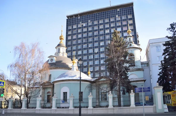 Церковь Космы и Дамиана на улице Маросейка, Москва — стоковое фото