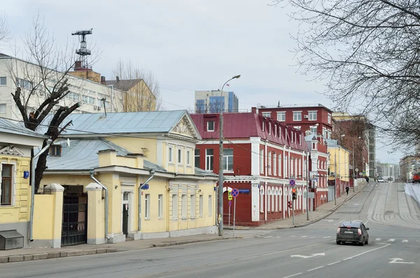 Moszkva, Oroszország, Fabruary, 27, a 2015. Az autó lovagol, rádió utca. Épületek a műemlékek, építészet — Stock Fotó