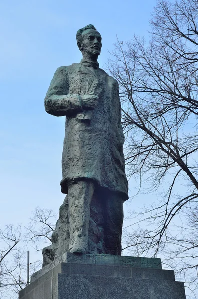 Москва, Россия, 29 марта 2015 г. Памятник Н. Е. Бауману на Пушкинском парке в Москве — стоковое фото