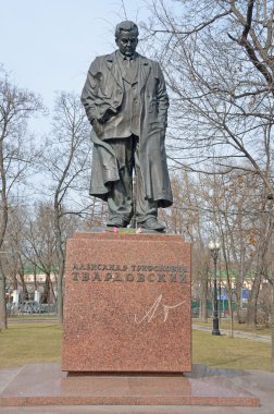 Moskova, Rusya, 08 Nisan 2015. Rus sahne: kimse, Alexander Tvardovsky, Moskova Strastnoy Bulvarı'nda Anıtı