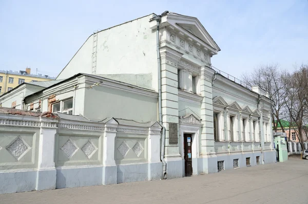 Moscú, Rusia, 08 de abril de 2015, escena rusa: la casa en Strastnoy Boulevard, edificio 11, que en los años 1920-1939 fue el editorial de la revista "Ogonek " — Foto de Stock