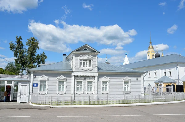 Kolomna. Rusia, 29 de junio de 2014, Casa con entrepiso en el Kremlin de Kolomna. El Museo de la cultura orgánica —  Fotos de Stock