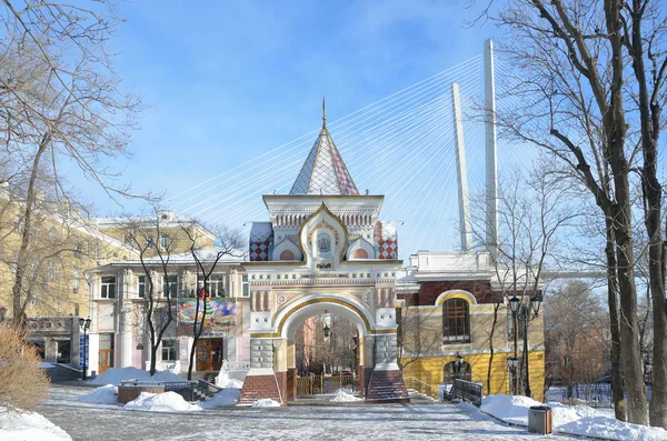 ウラジオストクのニコライエフスク アーチ — ストック写真