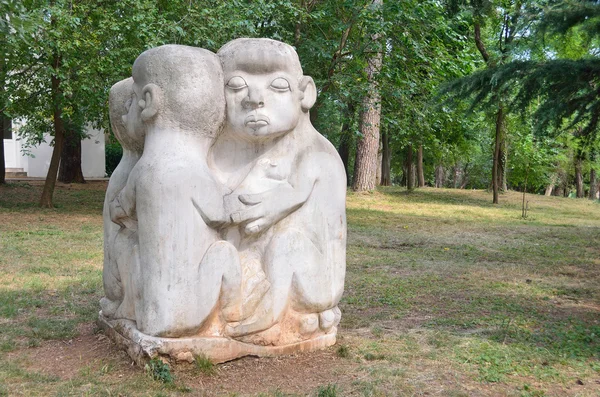 Podgorica, Montenegro, 11 giugno 2015. Nessuno, scultura in parco — Foto Stock