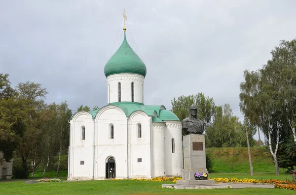 斯军旗大教堂 (12 世纪) 在俄罗斯金环佩-扎列斯基 — 图库照片